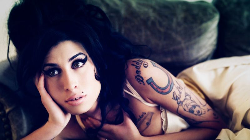 File:Amy Winehouse background.jpg